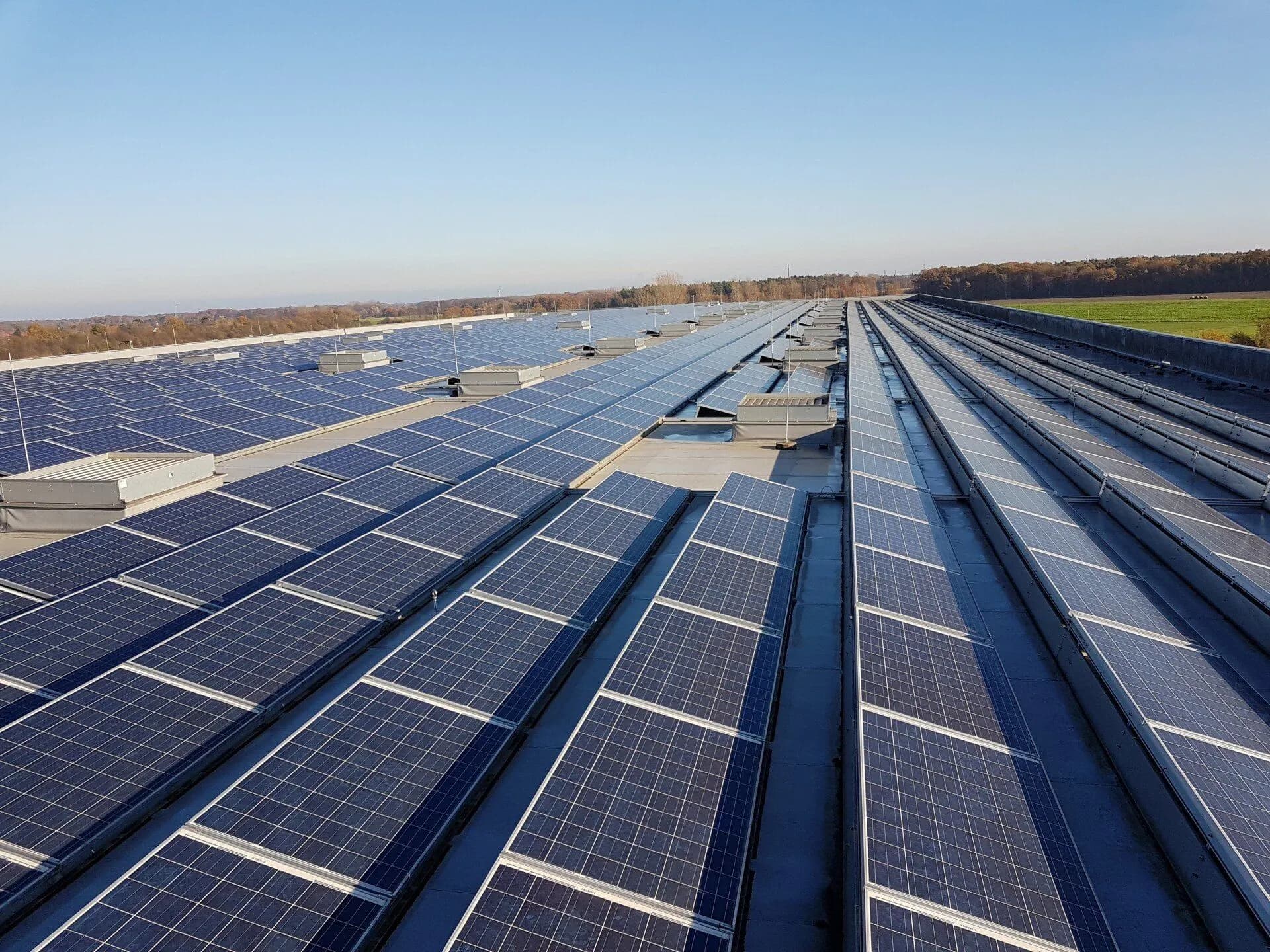 Photovoltaik-Anlage auf einem Dach bei Neukirch